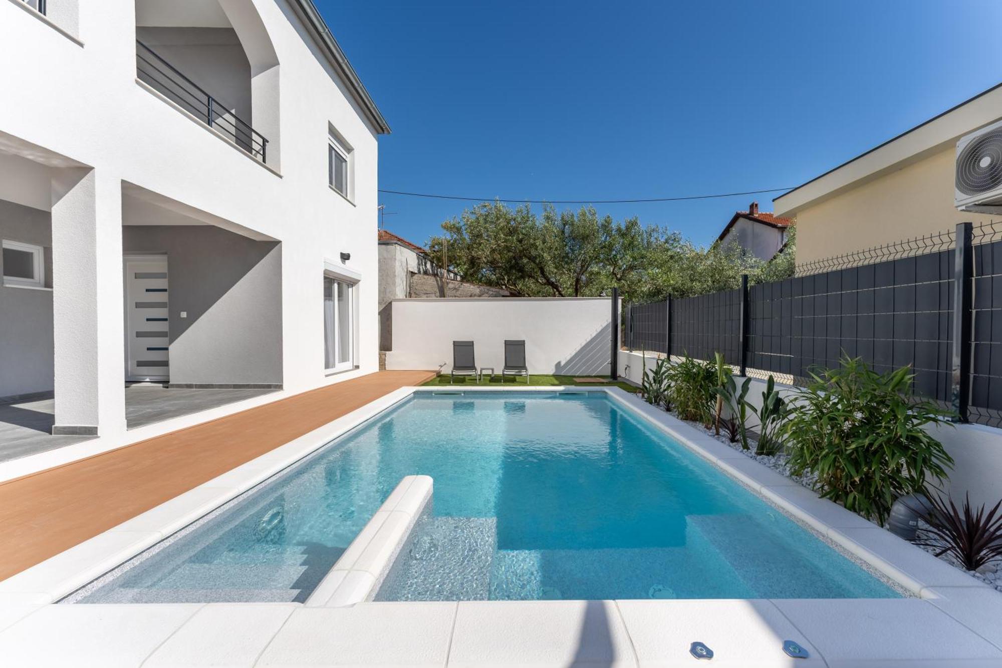 Bernie Apartments With A Pool Zadar Buitenkant foto