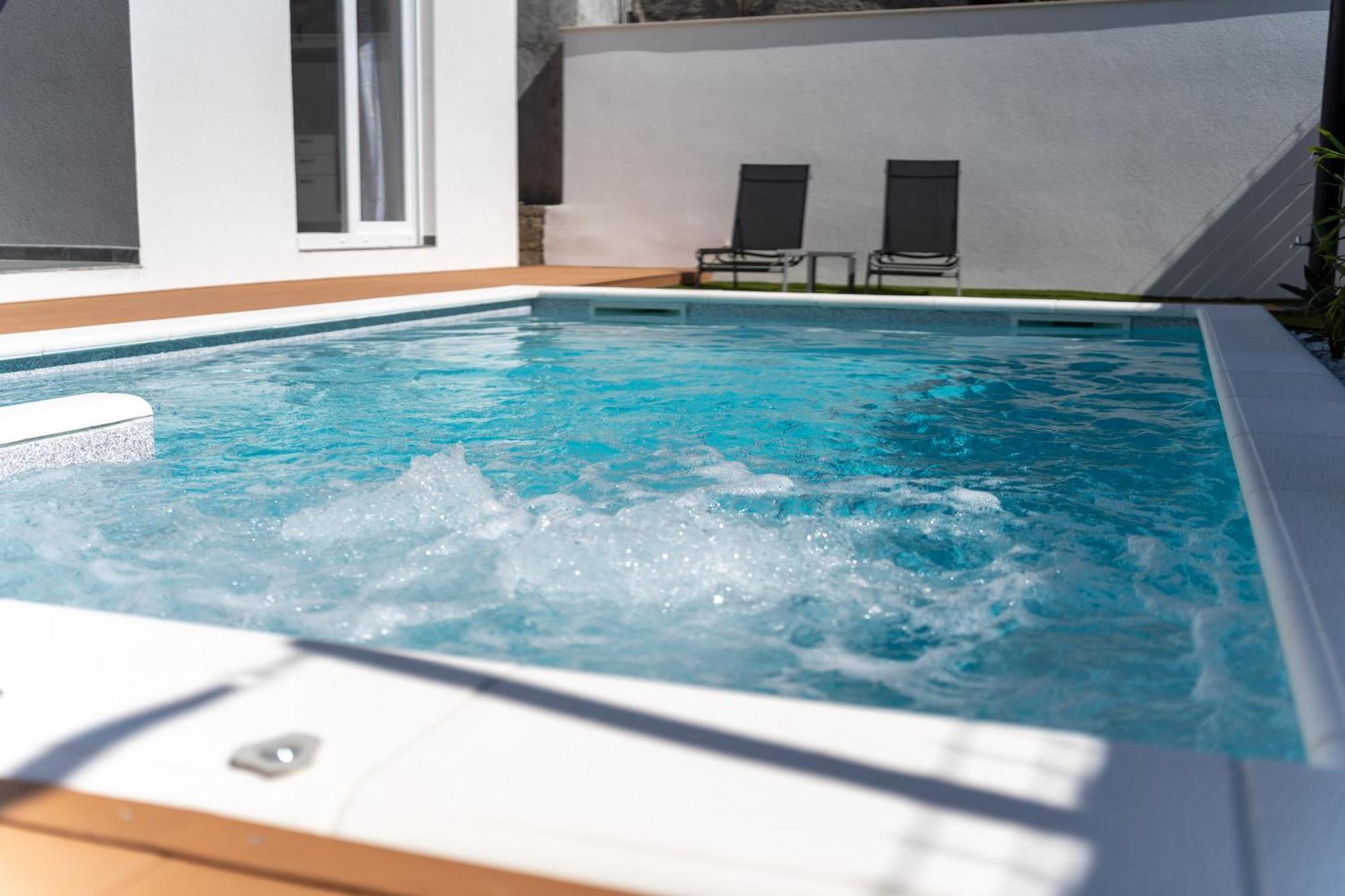 Bernie Apartments With A Pool Zadar Buitenkant foto