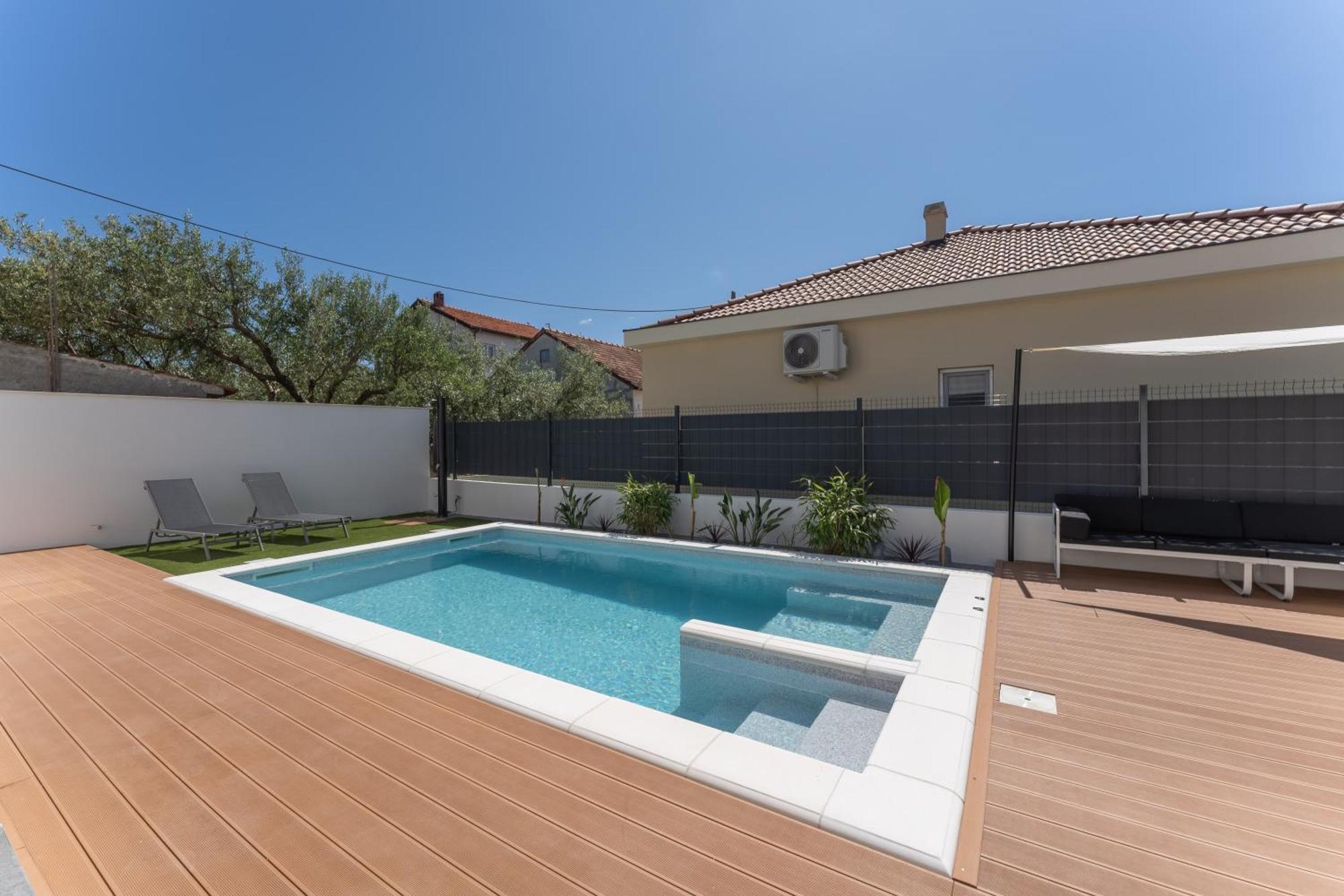 Bernie Apartments With A Pool Zadar Buitenkant foto
