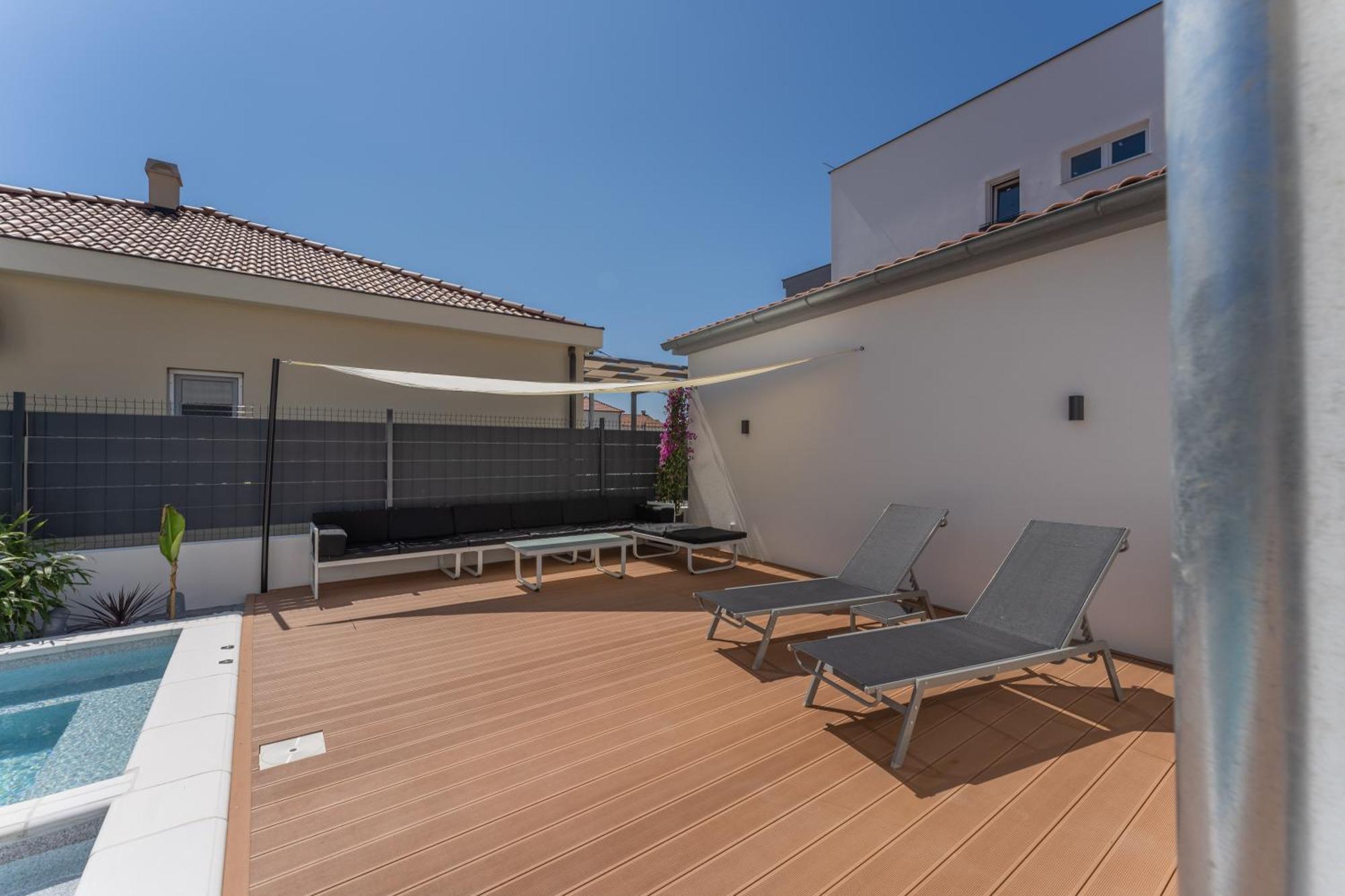 Bernie Apartments With A Pool Zadar Buitenkant foto