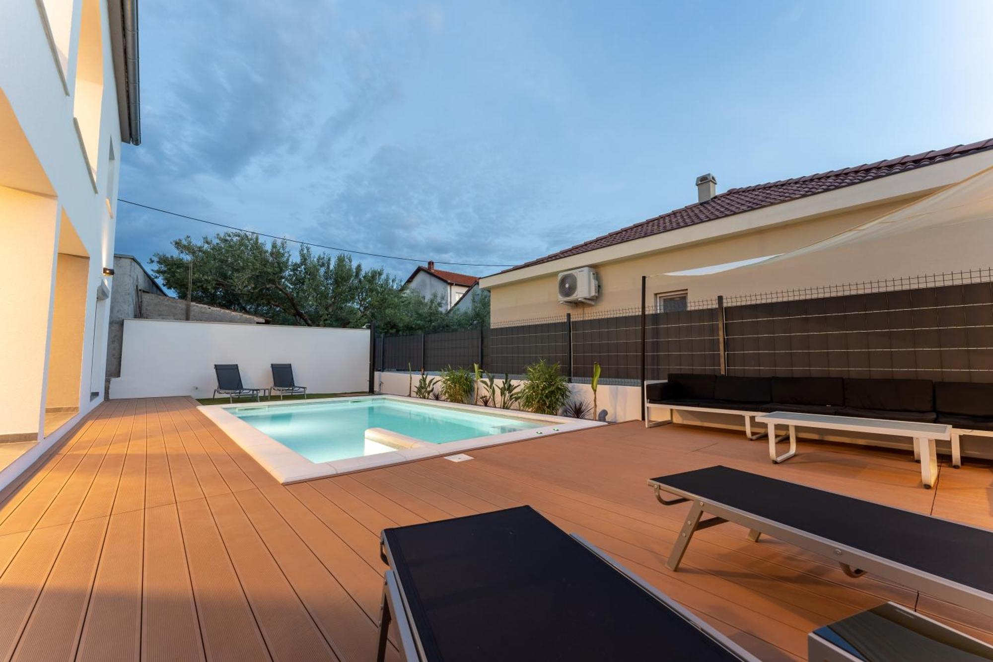 Bernie Apartments With A Pool Zadar Buitenkant foto