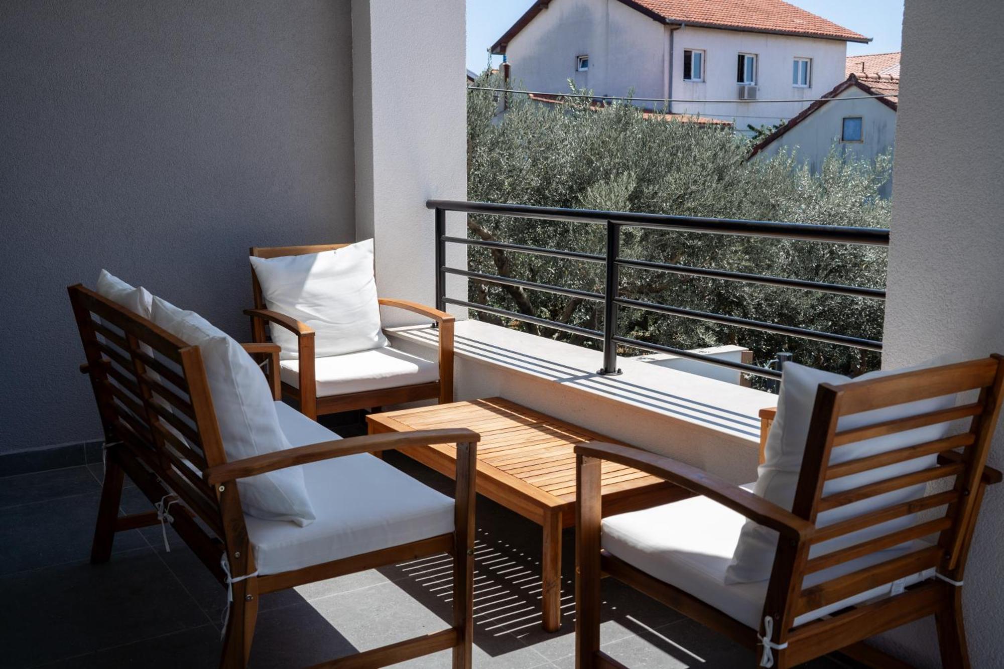 Bernie Apartments With A Pool Zadar Buitenkant foto